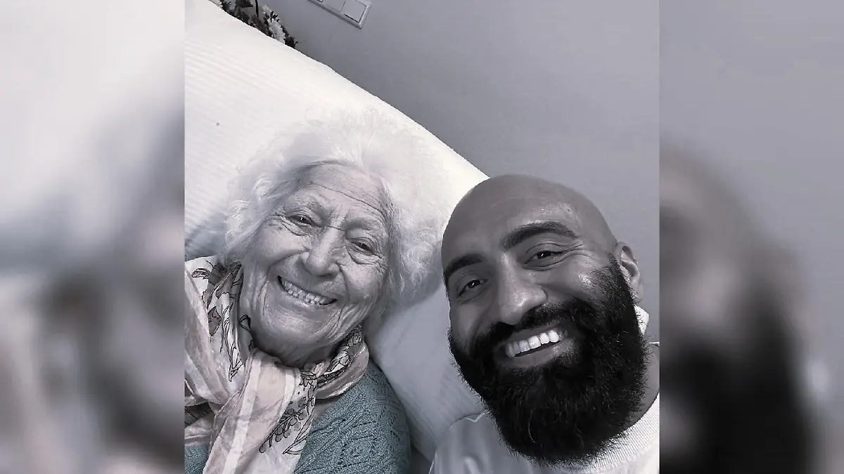 Pflege-Influencer Rashid Hamid und „Oma Lotti” waren „beste Freunde” - jetzt fand ihre Beerdigung statt.