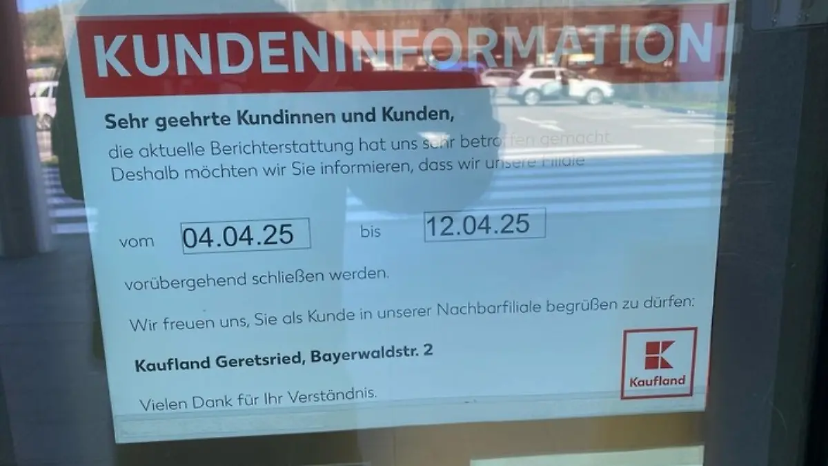 Die Kaufland-Filiale in Bad Tölz erklärt auf einem Aushang, dass sie ihren Markt vorübergehend schließt.