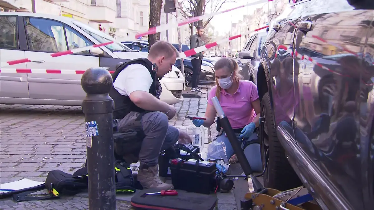 Auf der belebten Kantstraße in Berlin schlugen die Trickdiebe mitten am Tag zu.