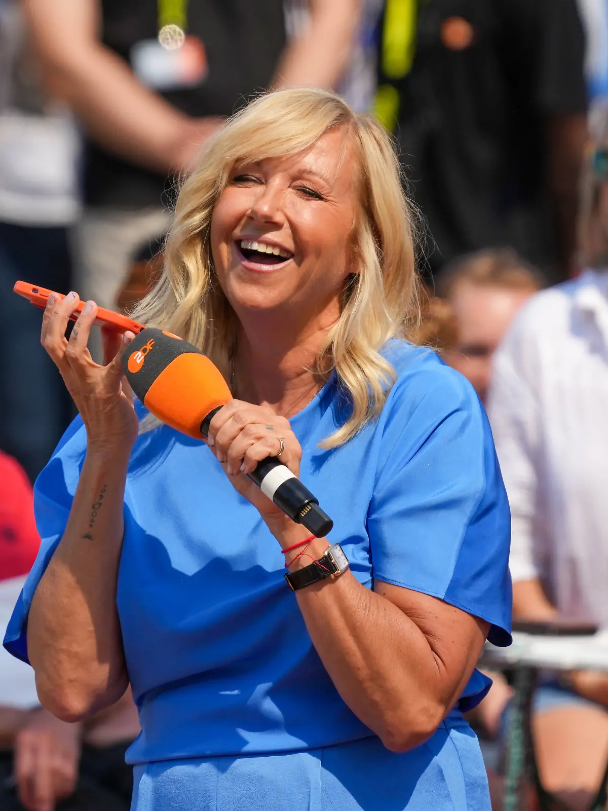 Der Fernsehgarten geht wieder los und natürlich ist Andrea Kiewel wieder als Moderatorin im Einsatz