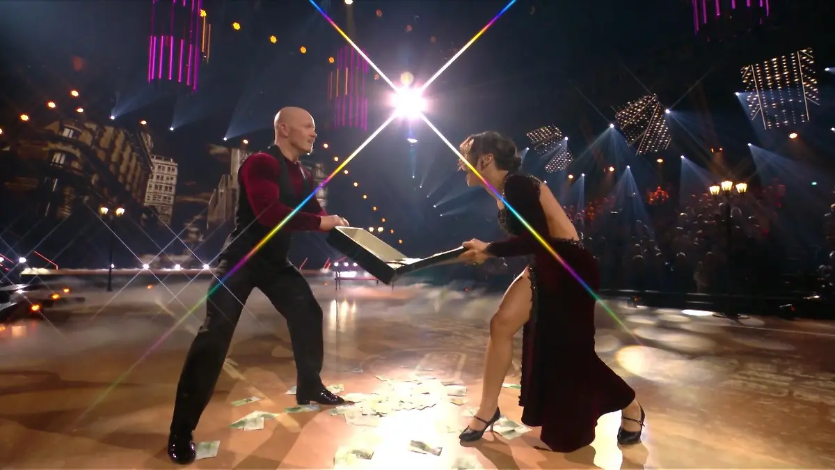 Gangsterpärchen Fabian und Anastasia kratzt an 30 Punkten Slowfox! Ihr bislang bester Tanz bei „Let's Dance”