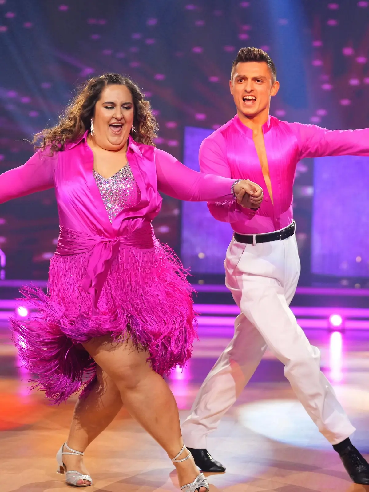 selfiesandra und Zsolt Sándor Cseke mit ihrer Samba in „Let’s Dance”-Show 6. 