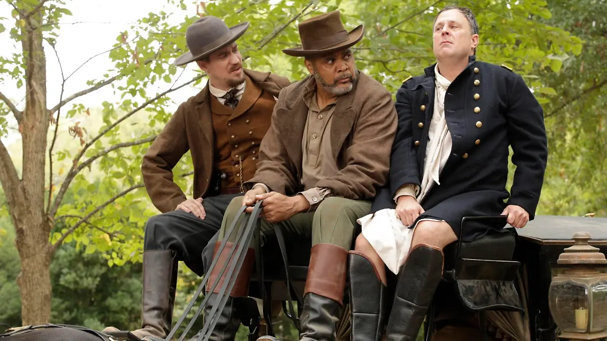 THE GOOD LORD BIRD, from left: Rafael Casal as John Cook, Victor Williams, Brooks Ashmanskas as Colonel Washington, Jesus is Walkin , (Season 1, ep. 106, aired Nov. 8, 2020). photo: William Gray / ©Showtime / Courtesy Everett Collection