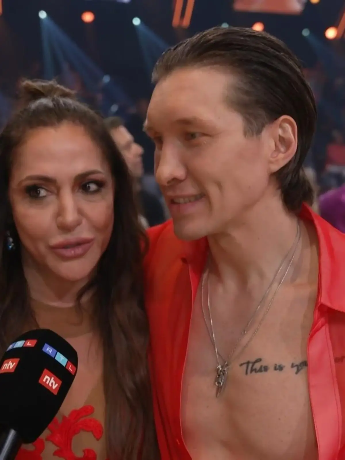 Bild zu: "Simone Thomallas Tanzpartner Evgeny kämpft mit den Tränen"