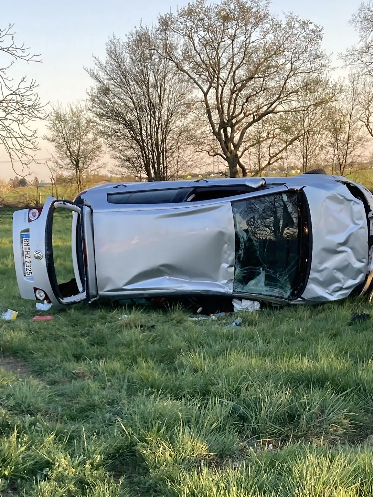 Bild zu: "Wagen mit Familie auf A3 überschlägt sich - Verletzte"