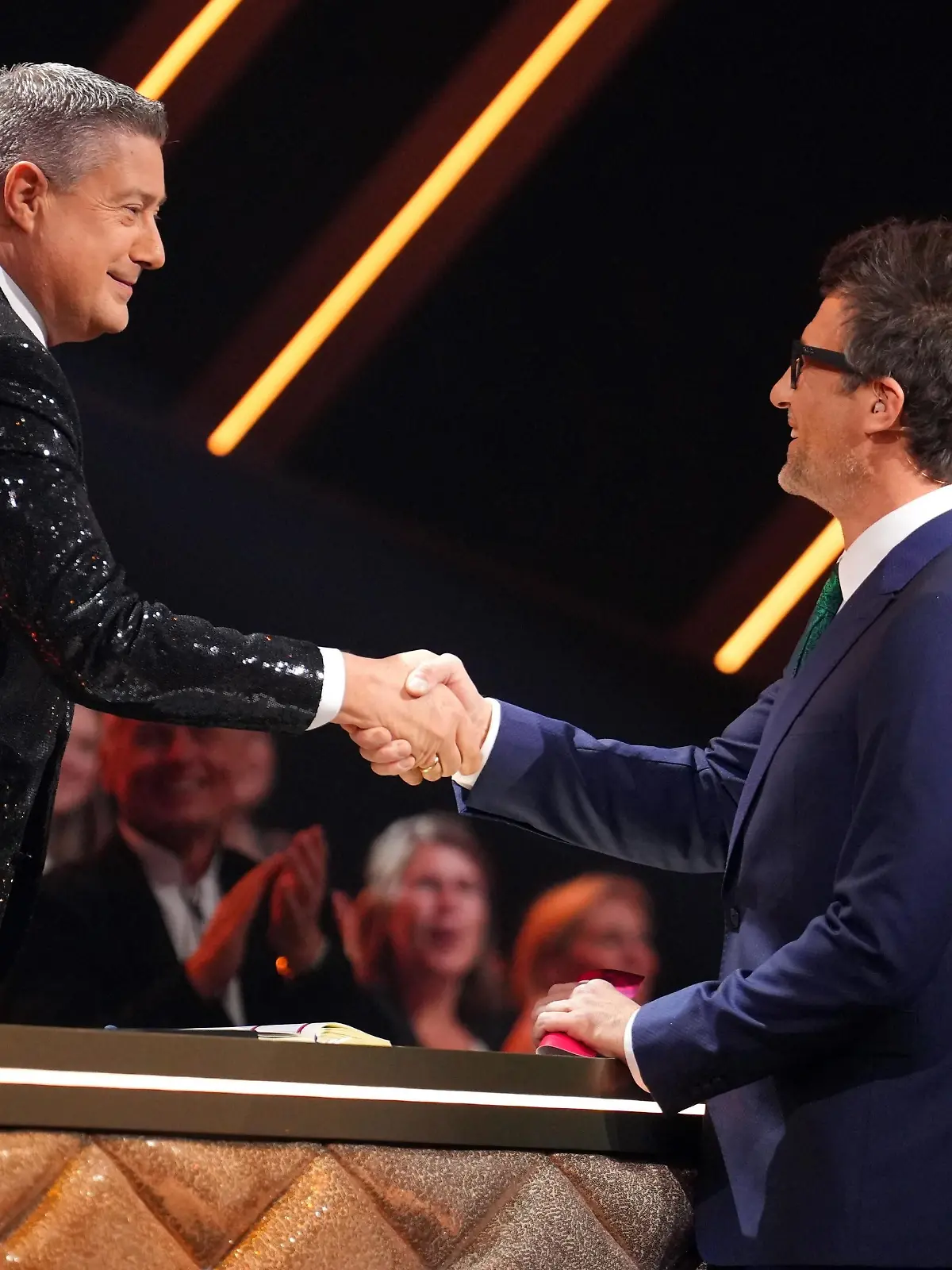 Joachim Llambi (l.) und Daniel Hartwich.
+++ Die Verwendung des sendungsbezogenen Materials ist nur mit dem Hinweis und Verlinkung auf RTL+ gestattet. +++