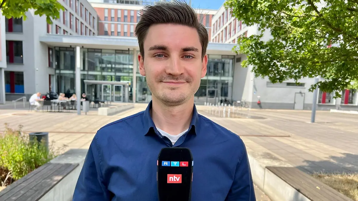 RTL-Reporter Felix Fromm erlebte die starken Emotionen im Gerichtssaal am ersten Prozesstag.