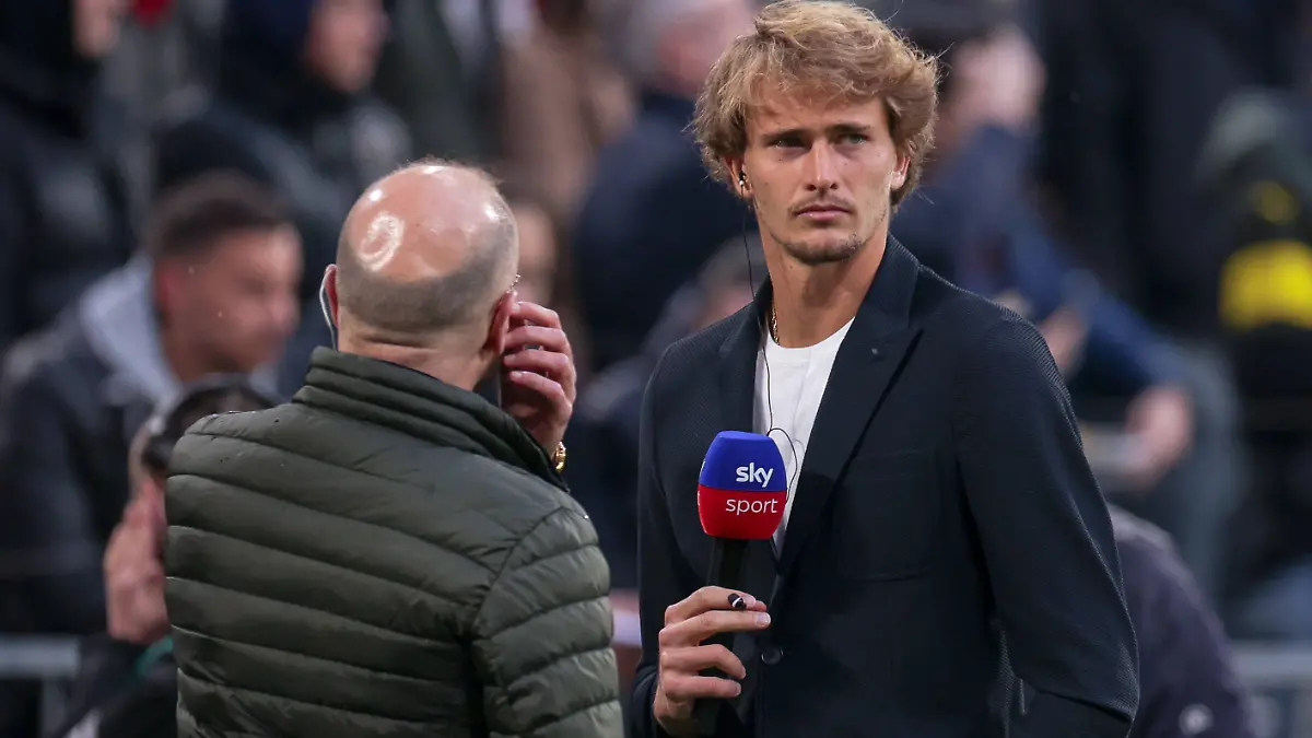 Alexander Zverev im Sky-Interview in der Münchener Allianz Arena am 31. Spieltag der Saison 2021/22.