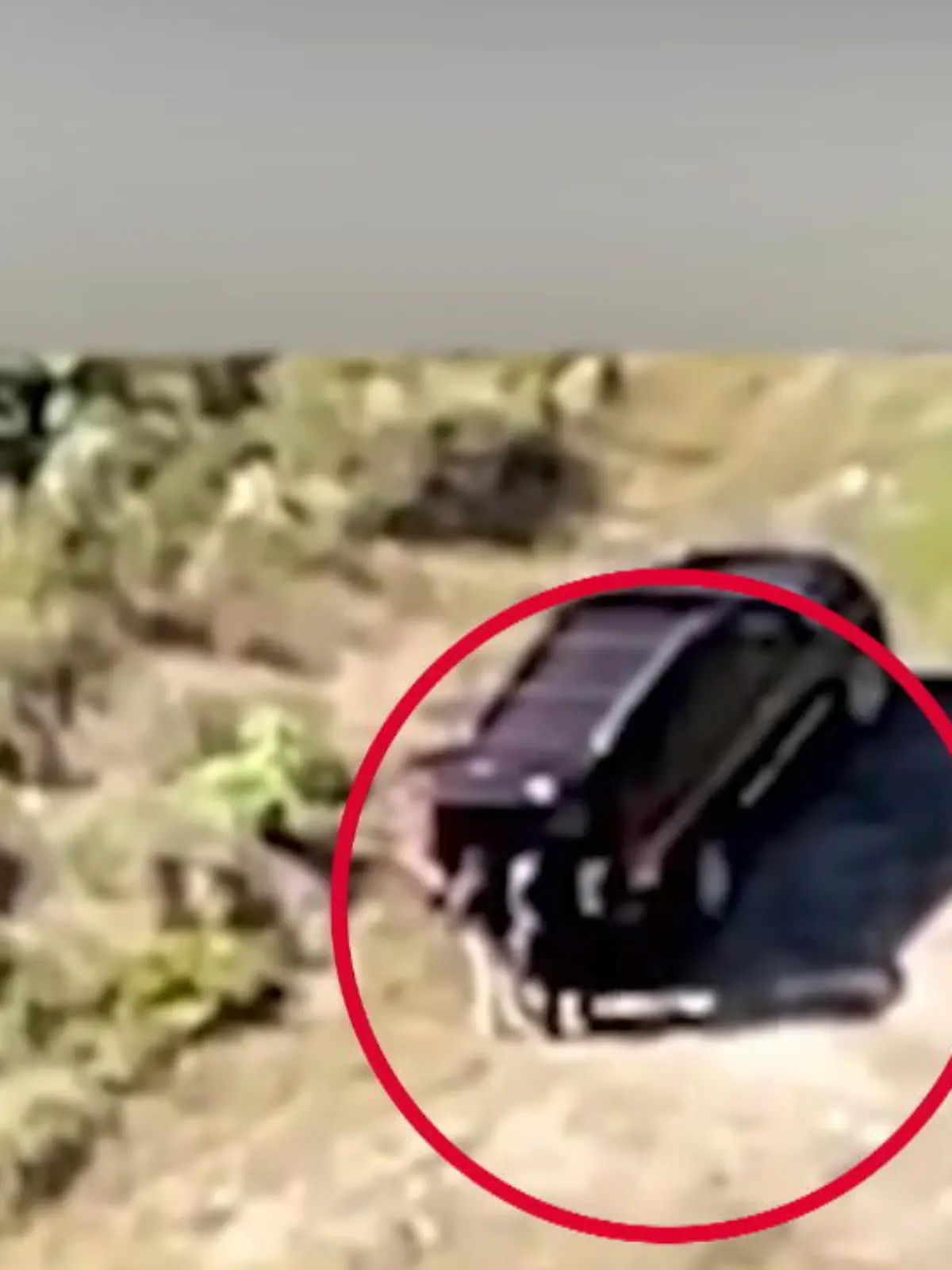 Als ein Arbeiter auf einem Sendemast nach unten schaut, beobachtet er wie ein Polizist in Uniform sich mit einer unbekannten Frau vergnügt. Er filmt die Szenen und das Video geht viral. Wie sich herausstellt, handelt es sich bei dem Beamten Larry „Benjamin“ Thompson aus Millen – über den noch eine ganze Menge mehr bekannt ist...