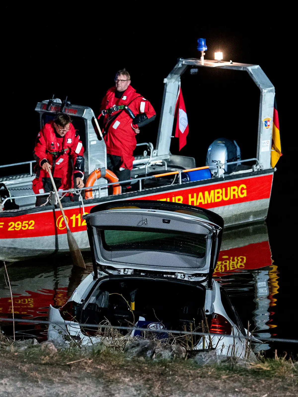 Bild zu: "Suff-Fahrt endet in der Elbe "