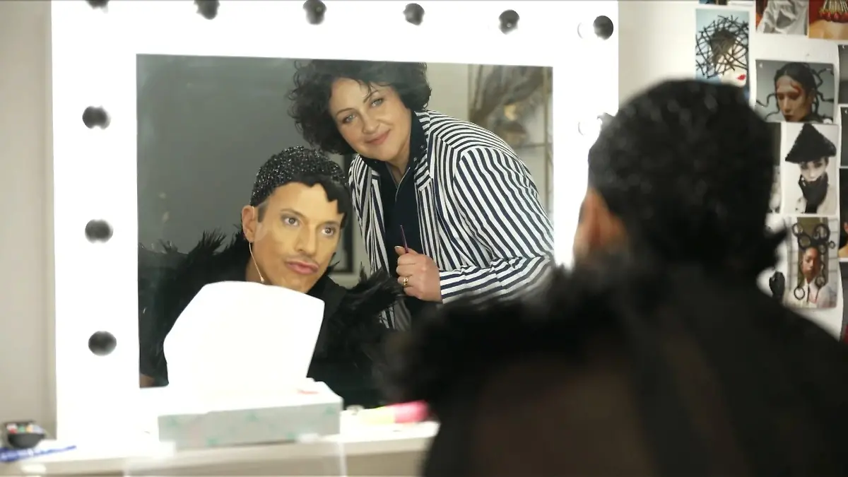 SIE steckt hinter den crazy Frisuren von Jorge González Der „Let’s Dance”-Juror mag's wild