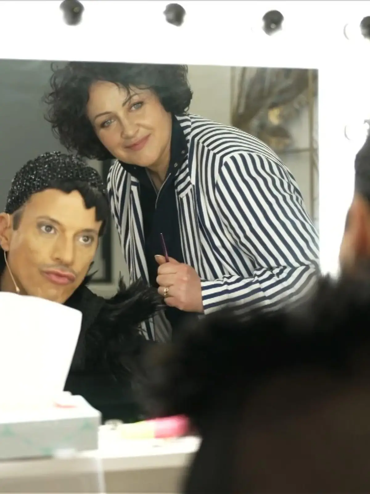 Bild zu: "SIE steckt hinter den crazy Frisuren von Jorge González"