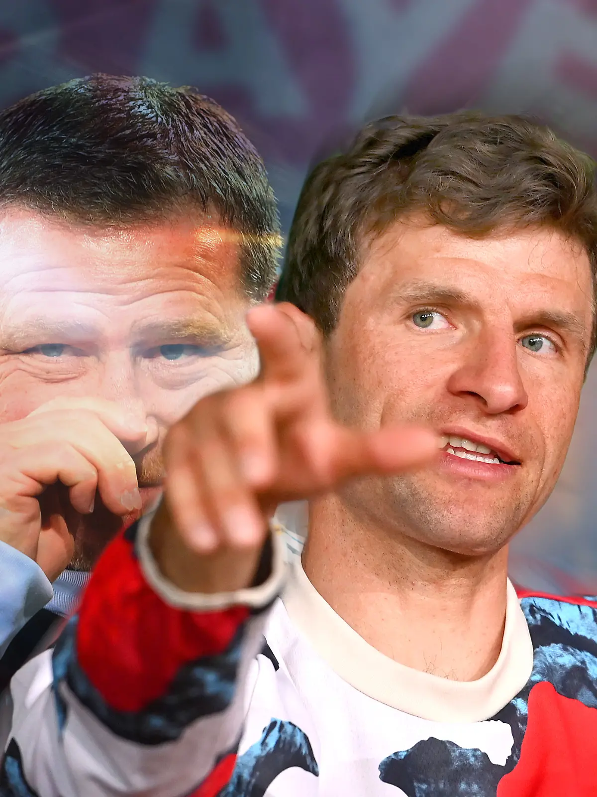 Fotomontage: Max Eberl, Sportvorstand des FC Bayern München, hinter Thomas Müller
