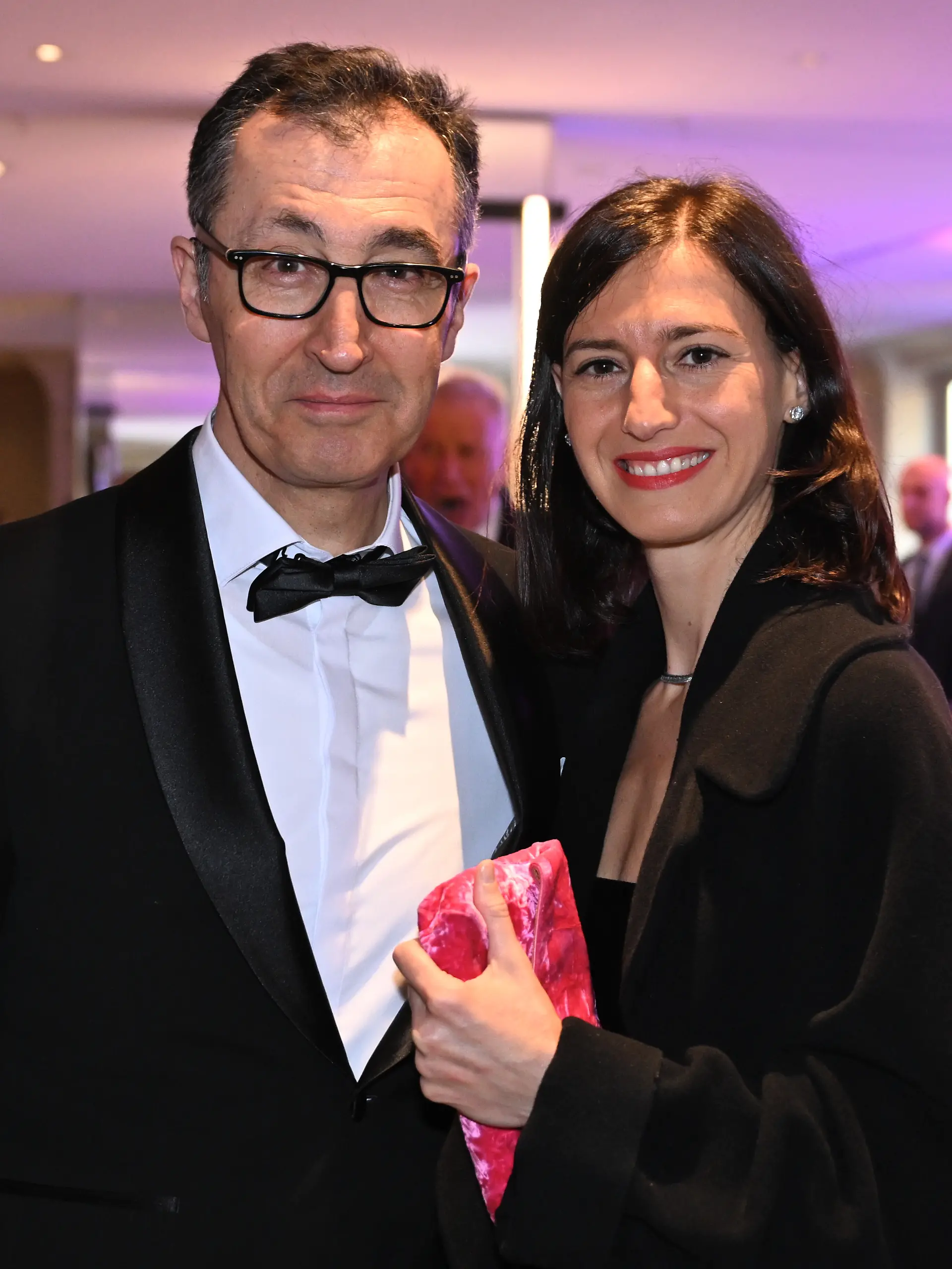 Zusammen mit seiner neuen Partnerin, der kanadischen Anwältin Flavia Zaka, besuchte der amtierende Bundeslandwirtschaftsminister Cem Özdemir den 72. Bundespresseball in Berlin.