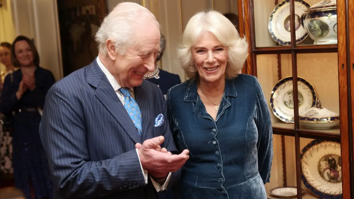 König Charles und Königin Camilla während eines Empfangs im März