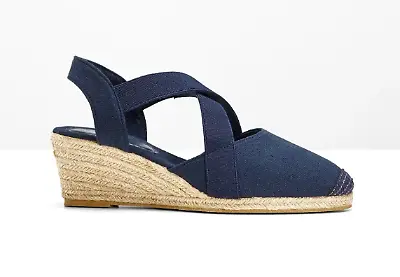 Keilsandalette in Bastoptik