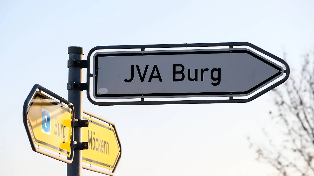 Die Frau starb in der JVA Burg durch Gewalt gegen ihren Hals.