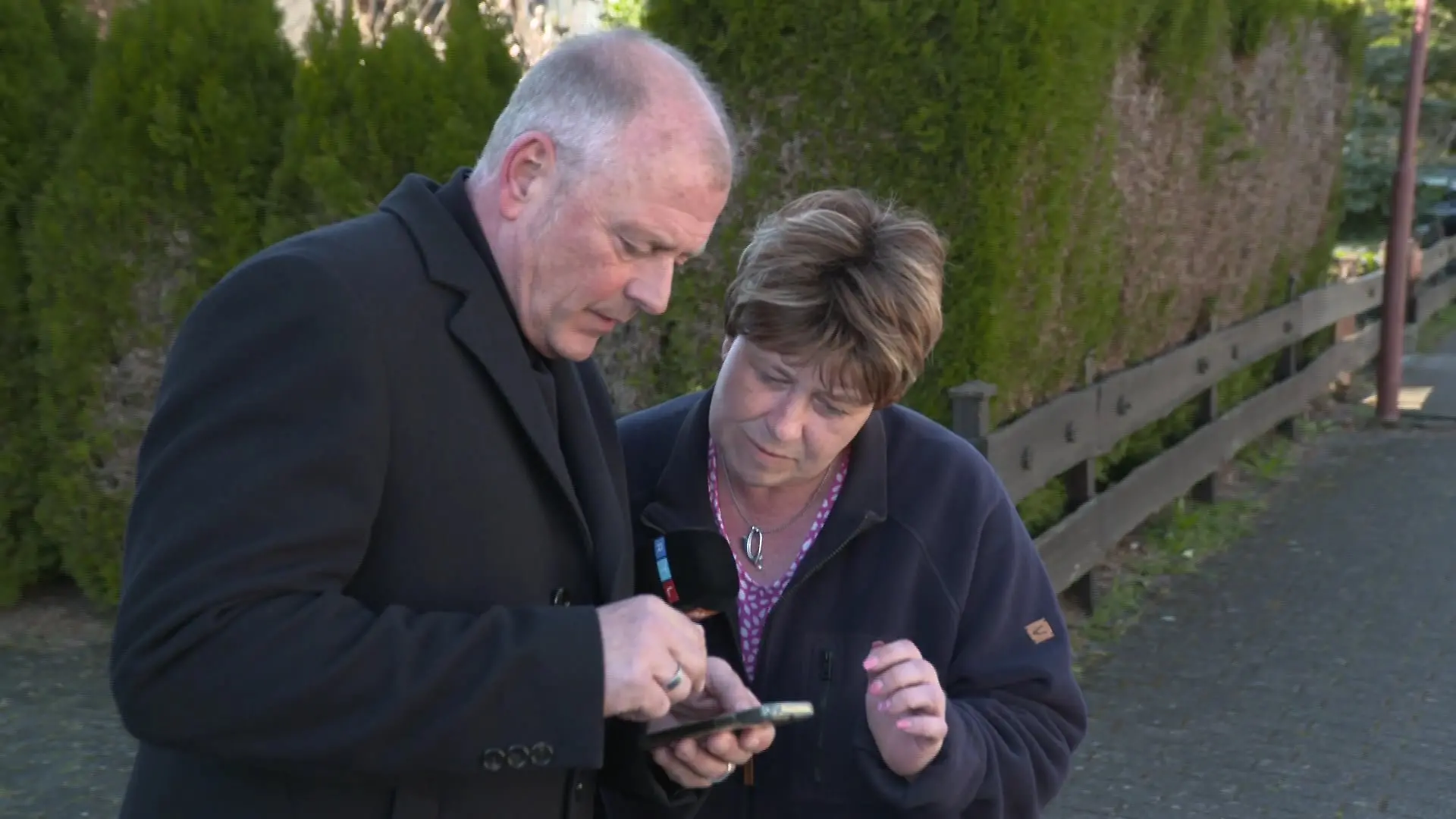 Melanie Hoechtlen (46) im Gespräch mit RTL-Reporter Karl Wirz.