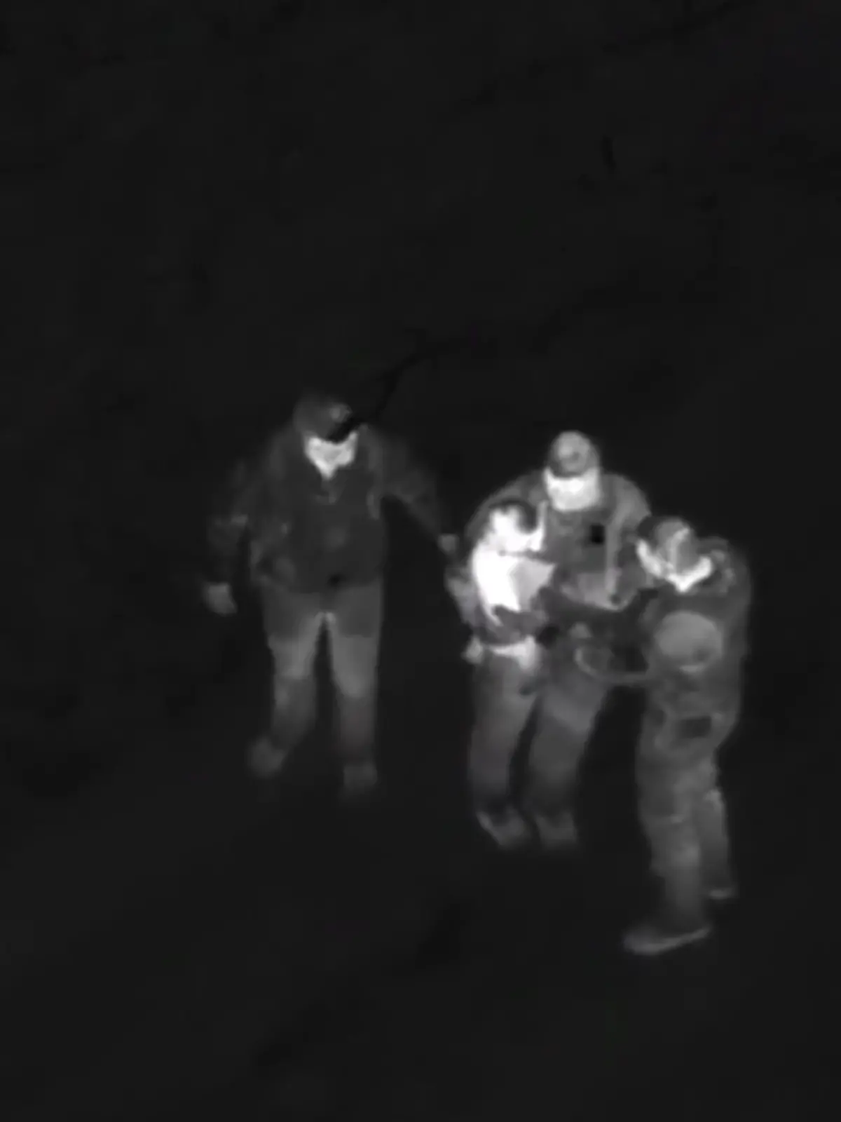 Die Polizisten suchten mit einem Hubschrauber nach dem Kind – mit Erfolg!