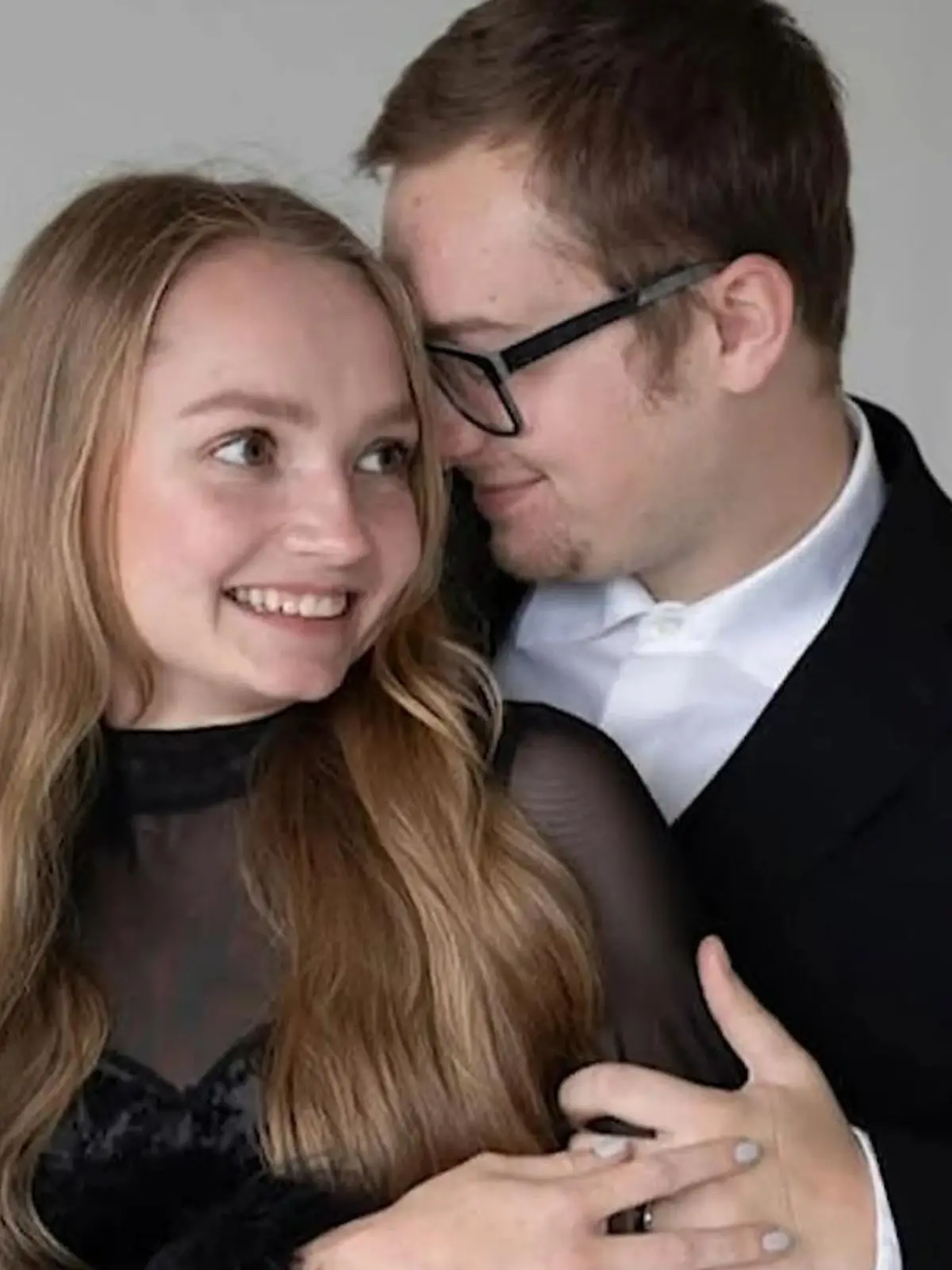 Bild zu: "Hasswelle für Mann von Influencerin – wegen IHRES Aussehens!"