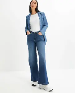 Hose mit ausgestelltem Bein