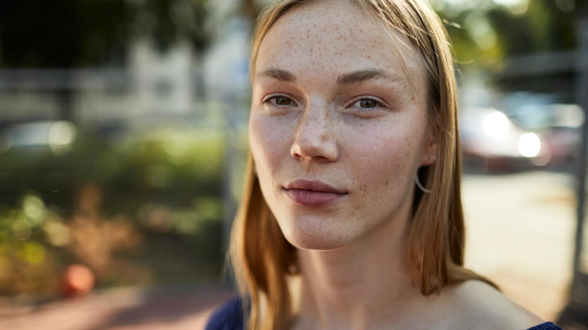 Frau mit Sommmersprossen