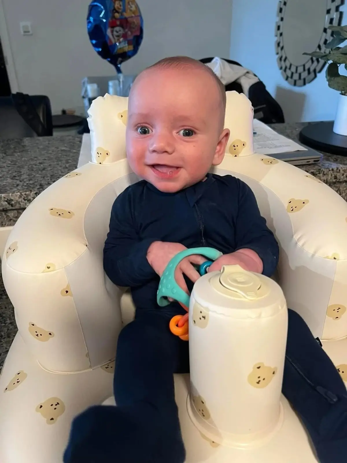 Luke leidet an einem Retinoblastom 