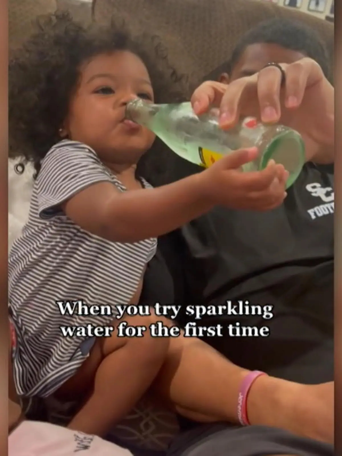 „Still oder mit Sprudel?“ ist eine der beliebtesten Fragen im Restaurant, mit Freunden am Tisch oder privat bei der Familie. Die kleine Samirah Smith ist zwar gerade mal knapp zwei Jahre alt, kann diese Frage allerdings mit ziemlicher Sicherheit beantworten – und zwar mit einem klaren Nein!