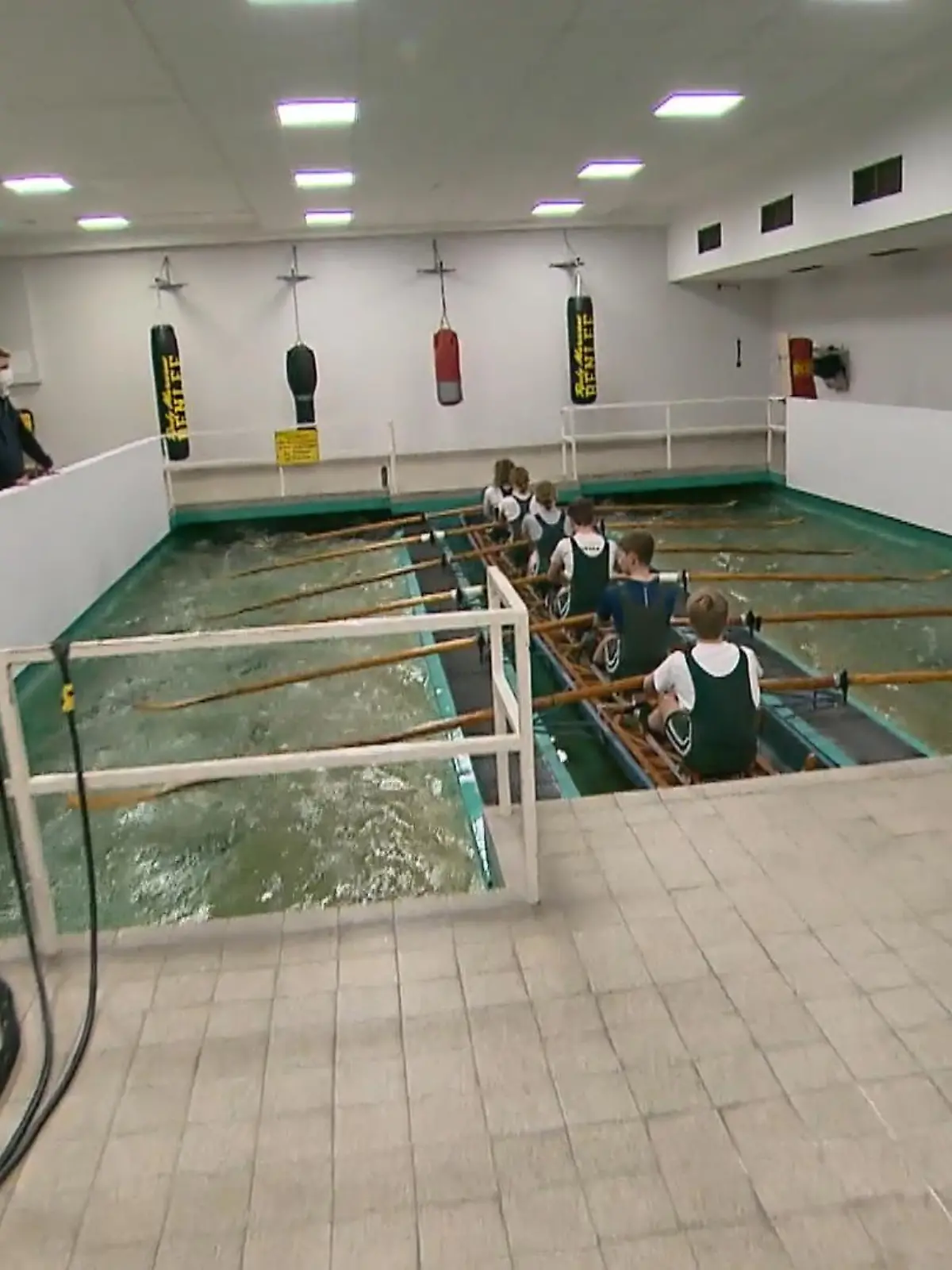 Bild zu: "Schwimmender Ruderkasten"