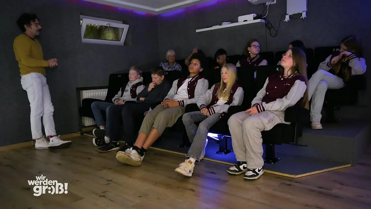 Jens Franzen spricht mit den Teenies über Mobbing Im Kinosaal