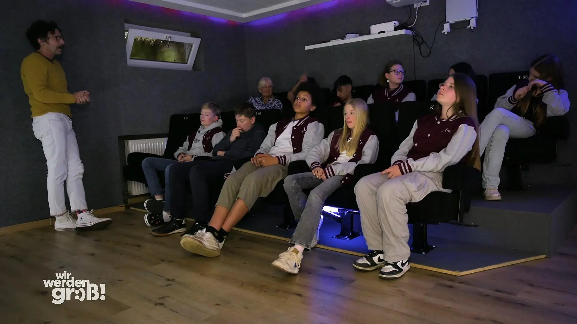 Jens Franzen spricht mit den Teenies über Mobbing Im Kinosaal