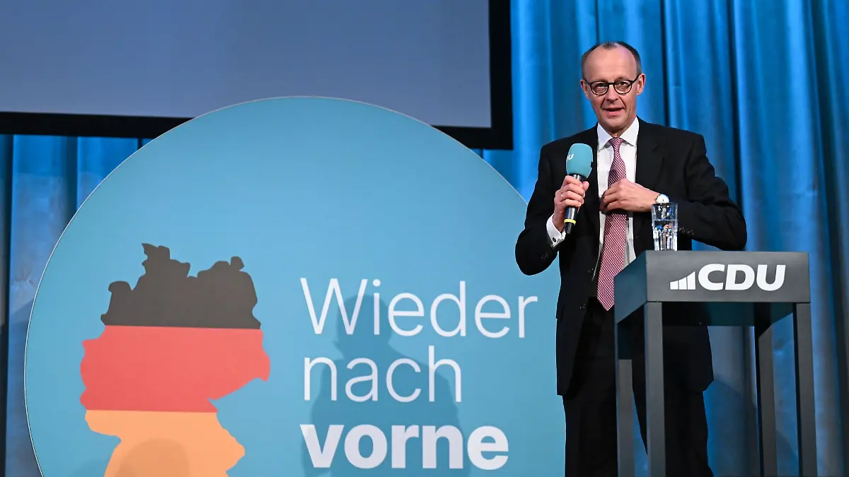 Im Bundestagswahlkampf trat CDU-Vorsitzender Friedrich Merz auch in Halle (Saale) auf - jetzt kommt aus Sachsen-Anhalt Gegenwind. (Archivbild)