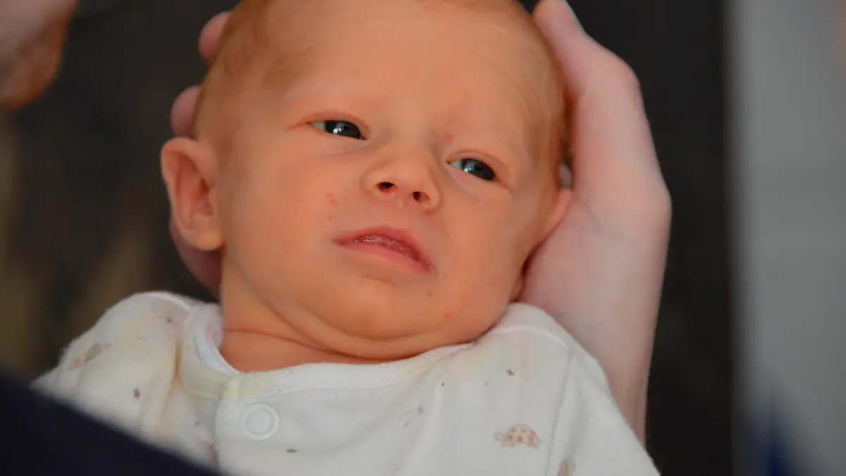 Dieses undatierte on Womb Transplant UK herausgegebene Foto zeigt Amy Isabel Davidson. Grace Davidson, die bei der ersten Gebärmuttertransplantation im Vereinigten Königreich eine Gebärmutter erhalten hat, hat ein Mädchen zur Welt gebracht. Nach dem großen Erfolg des Verfahrens hat Grace ein kleines Mädchen zur Welt gebracht, Amy Isabel, benannt nach ihrer Tante Amy, die ihre Gebärmutter gespendet hat, und Isabel Quiroga, der Chirurgin, die bei der Perfektionierung der Technik geholfen hat. Amy wurde am 27. Februar im Queen Charlotte’s and Chelsea Hospital durch einen geplanten Kaiserschnitt des staatlichen Gesundheitsdienstes geboren.