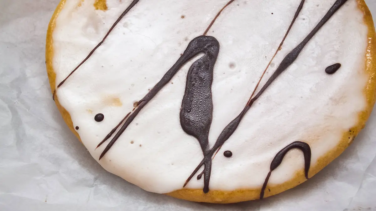 Der klassische Amerikaner wird aus Mehl, Zucker, Ei, Fett und Milch oder Wasser gebacken. 