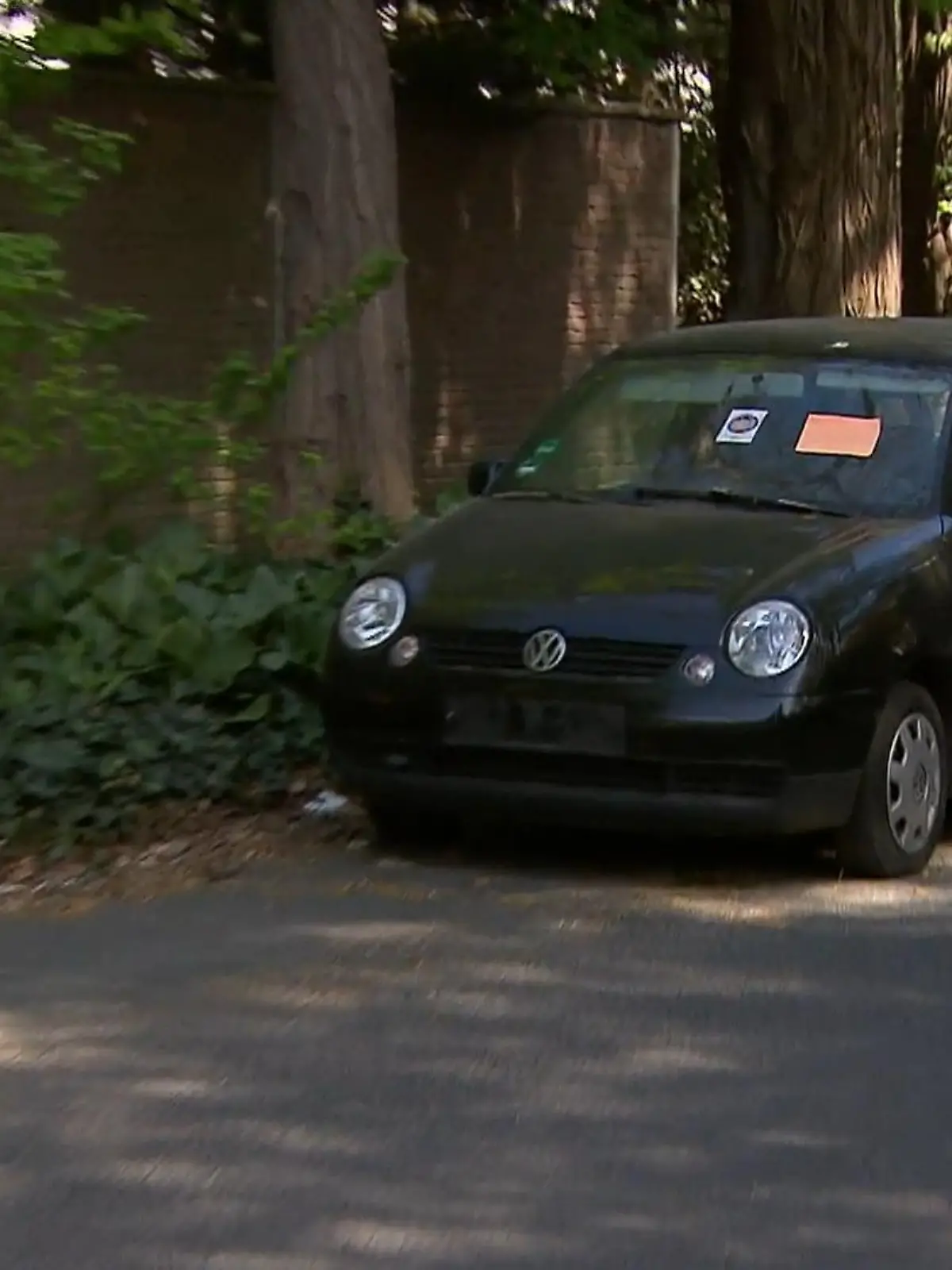 Bild zu: "Halter von verwahrlostem Auto in Köln gesucht"