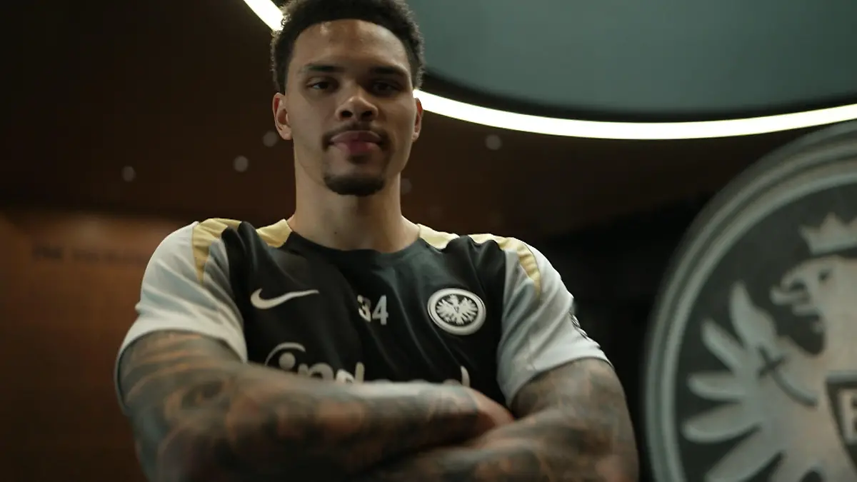 Exklusiv-Interview mit Eintracht Frankfurts  Nnamdi Collins Europa League bei RTL