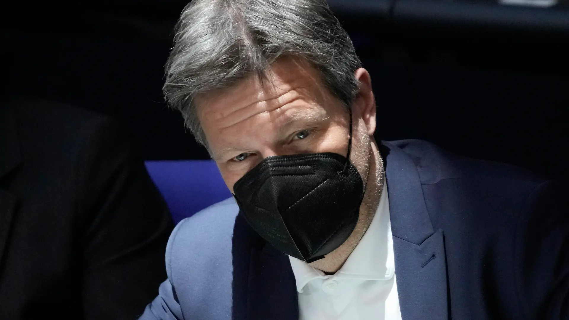 Deutscher Bundestag, 25. Plenarsitzung, Haushaltsdebatte Aktuell,24.03.2022 Berlin, Wirtschafts- und Klimaminister Robert Habeck Gruene im Portrait auf der Regierungsbank bei der Haushaltsdebatte zur Wirtschaft und Klimaschutz bei der 25. Sitzung des Deutschen Bundestag in Berlin Berlin Berlin Deutschland *** German Bundestag, 25 plenary session, budget debate Current,24 03 2022 Berlin, economy and climate minister Robert Habeck Gruene in portrait on the government bench during the budget debate on the economy and climate protection at the 25 session of the German Bundestag in Berlin Berlin Germany