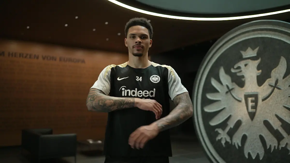 Exklusiv-Interview mit Eintracht Frankfurts Nnamdi Collins Europa League bei RTL