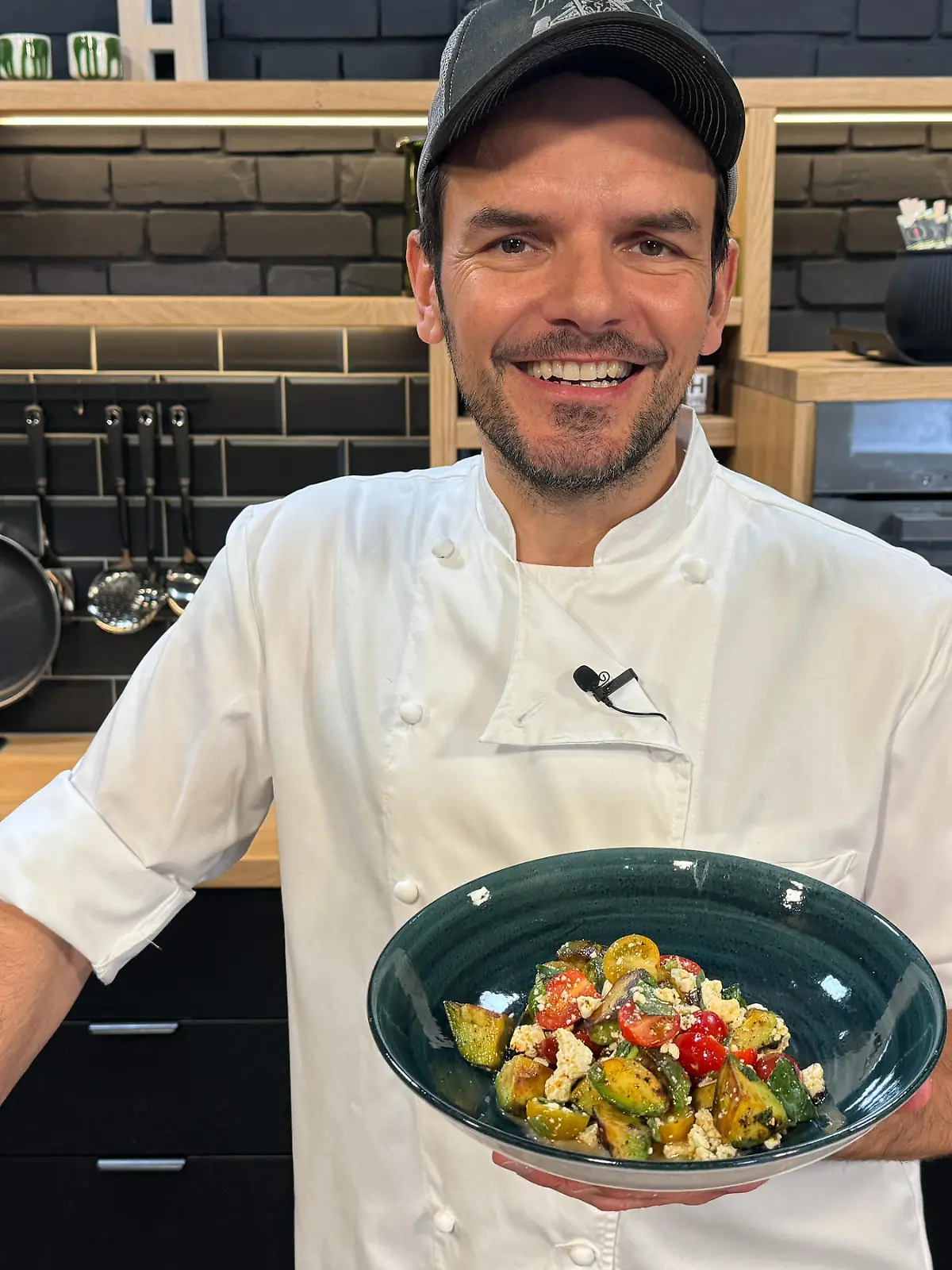 Bild zu: "Hensslers schneller Avocado-Tomaten-Feta-Salat"