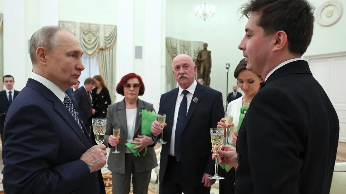 March 22, 2023, Moscow, Moscow Oblast, Russia: Russian President Vladimir Putin, left, shares a glass of champagne with the winners of the 2022 Presidential Prize at the Kremlin Palace, March 22, 2023 in Moscow, Russia. Standing from left: Vladimir Putin, Larisa Feoktistova, Viktor Gotsulenko, Ekaterina Pilnikova, and Aidar Zabbarov. (Credit Image: Â© Gavriil Grigorov/Kremlin Pool/Planet Pix via ZUMA Press Wire