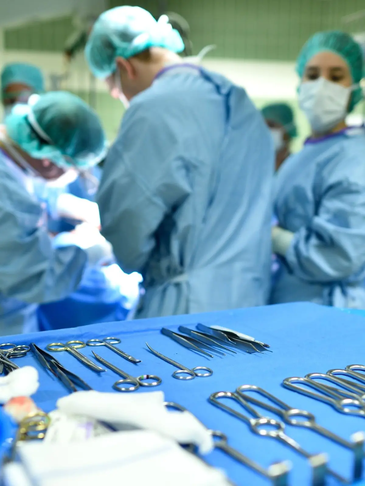Chirurgen-Team im OP-Saal (Symbolbild)