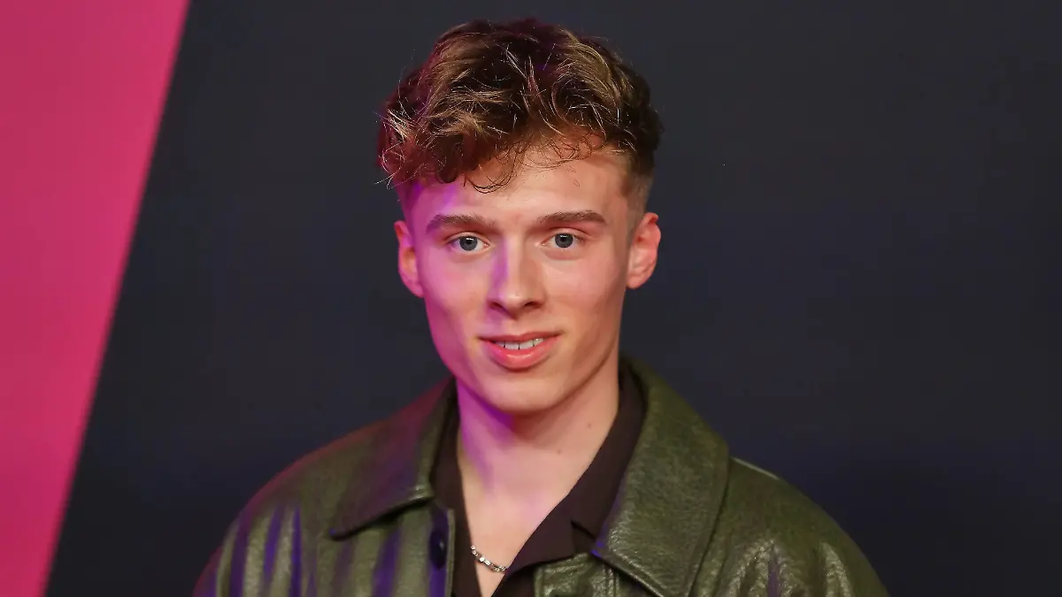 Iggi Kelly geht mit zwei Superstars auf Tour