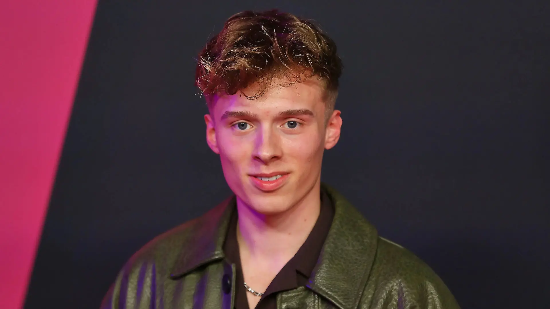 Iggi Kelly geht mit zwei Superstars auf Tour