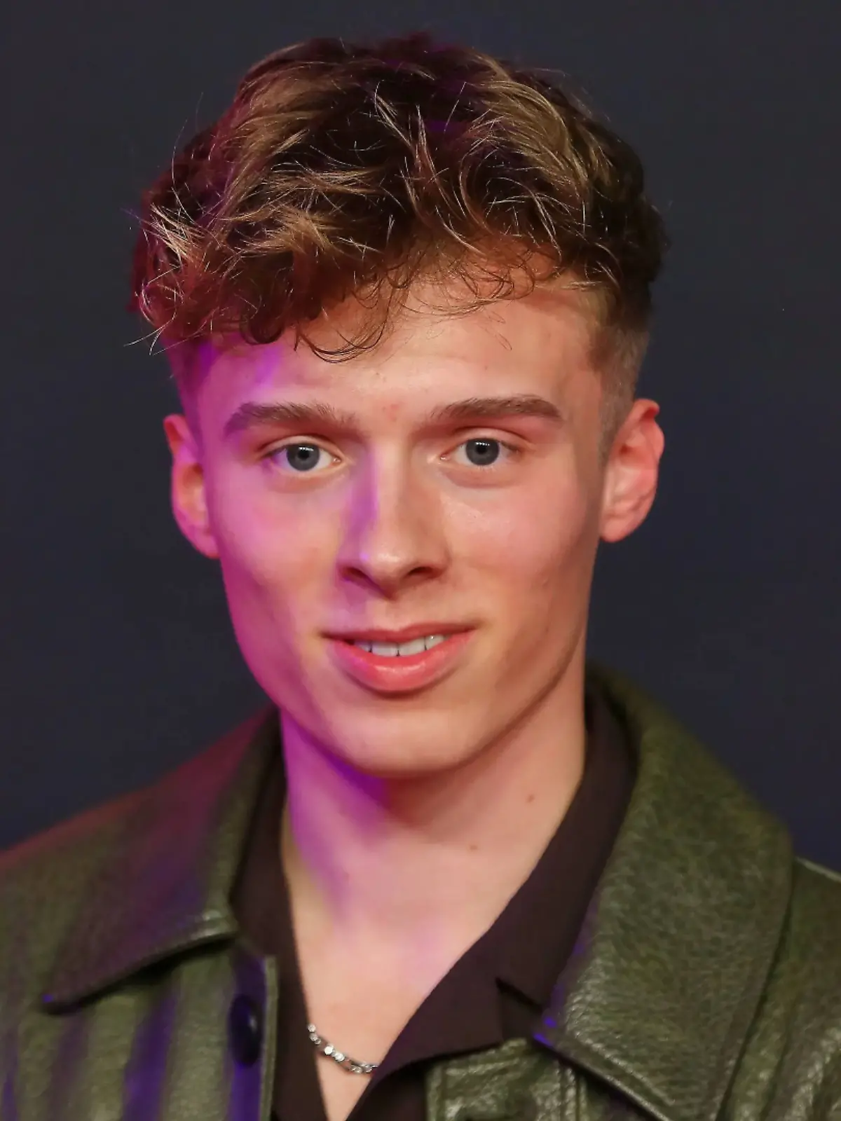 Iggi Kelly geht mit zwei Superstars auf Tour