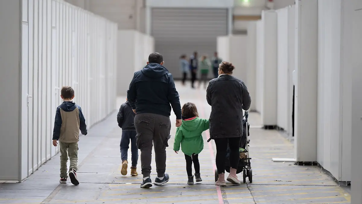 Der Familiennachzug umfasst Ehepartner und minderjährige Kinder. Unbegleitete Minderjährige können ihre Eltern nachholen. (Symbolbild)