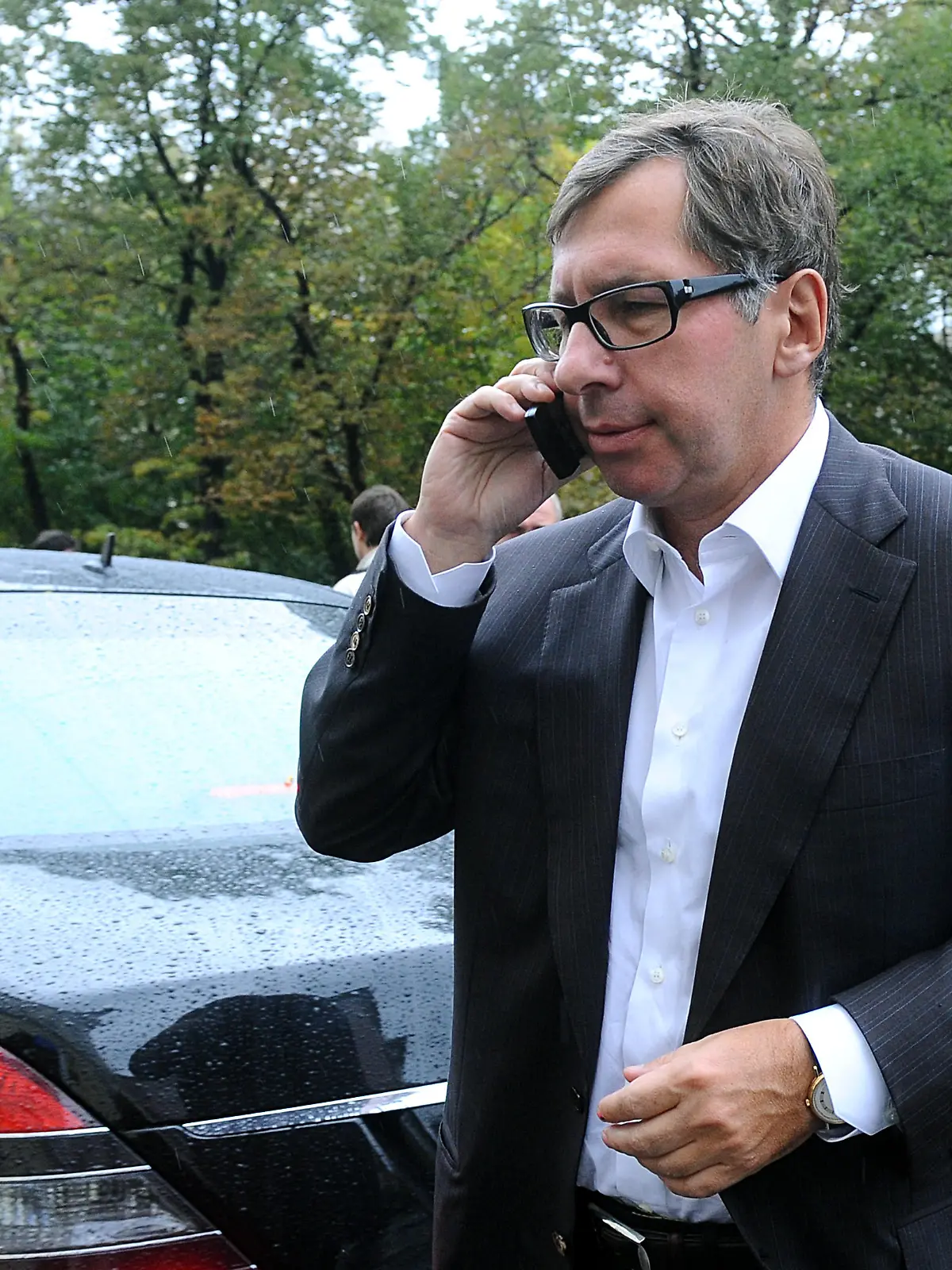 ITAR-TASS: MOSCOW, RUSSIA. SEPTEMBER 22, 2010. Alfa Bank's president Pyotr Aven on mobile / cellphone after the unveiling of a bust of Yegor Gaidar, a Russian reformer and economist, at the State University "Higher School of Economics". (Photo ITAR-TASS / Valery Sharifulin)