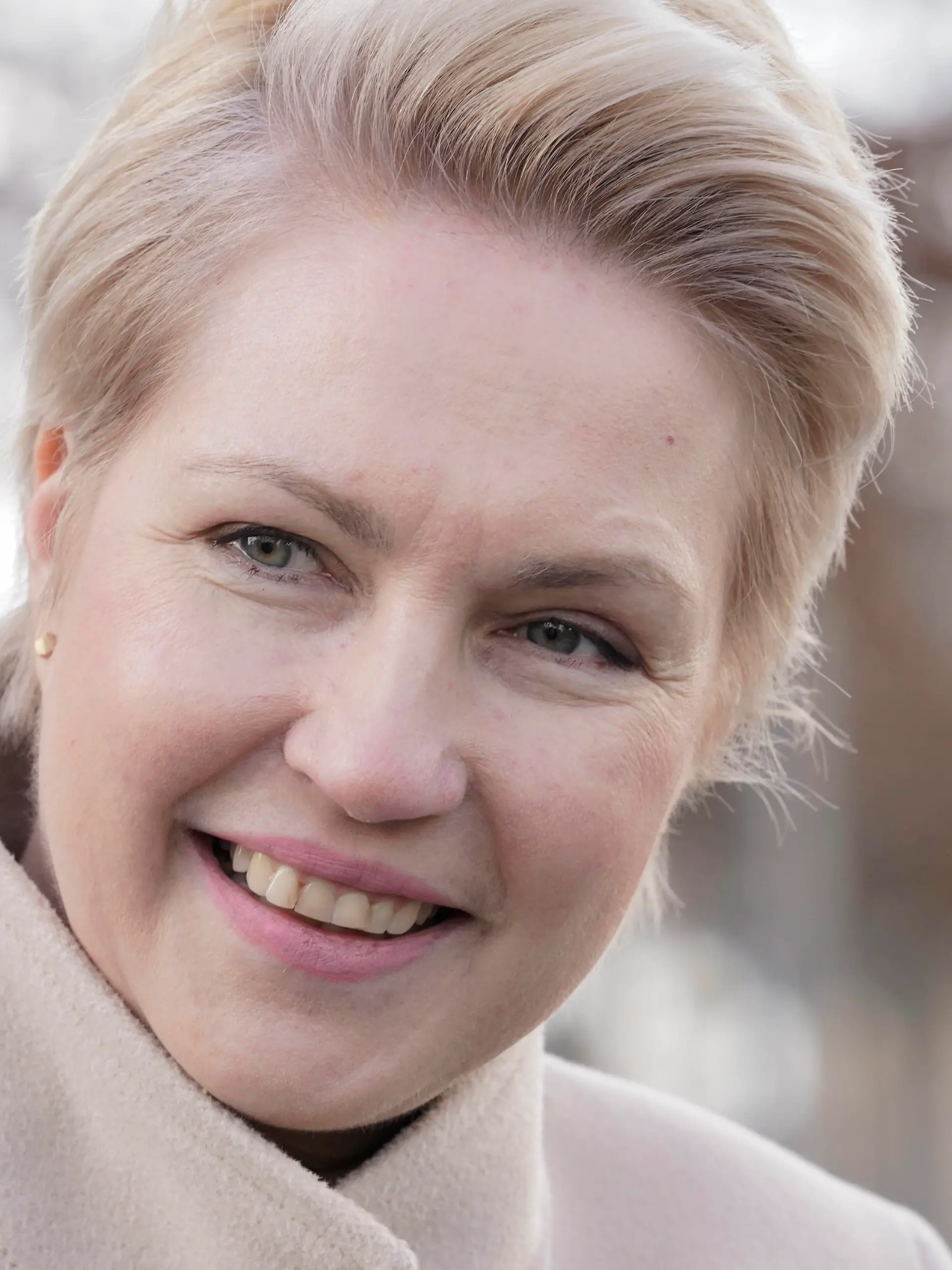 Fototermin im Vorfeld der Bundesversammlung der SPD Aktuell, 12.02.2022, Berlin, Manuela Schwesig Ministerpraesidentin des Landes Mecklenburg-Vorpommern im Portrait beim Bildtermin im Vorfeld der 17. Bundesversammlung mit dem Bundeskanzler, den Parteivorsitzenden, den Fraktionsvorsitzenden sowie prominenten Wahlfrauen und Wahlmaennern der SPD Berlin Berlin Deutschland *** Photo appointment in the run-up to the federal convention of the SPD Current, 12 02 2022, Berlin, Manuela Schwesig Ministerpraesidentin of the state of Mecklenburg Western Pomerania in the portrait at the photo appointment in the run-up to the 17 federal convention with the Chancellor, the party chairmen, the parliamentary group chairmen as well as prominent election wo 