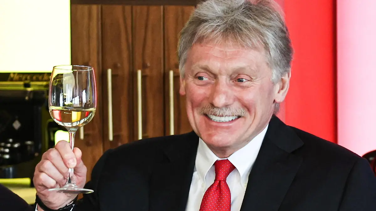 DIESES FOTO WIRD VON DER RUSSISCHEN STAATSAGENTUR TASS ZUR VERFÜGUNG GESTELLT. [RUSSIA, MOSCOW - MAY 23, 2023: Russia's Presidential Spokesman Dmitry Peskov attends a roundtable meeting on issues and prospects of media cooperation between Russia and Azerbaijan. Mikhail Tereshchenko/TASS]