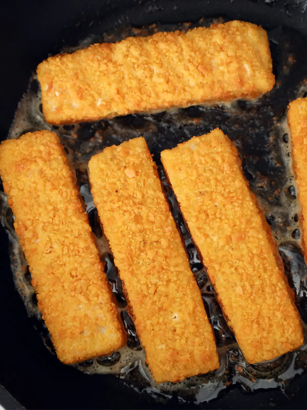 Fischstäbchen in der Pfanne. 