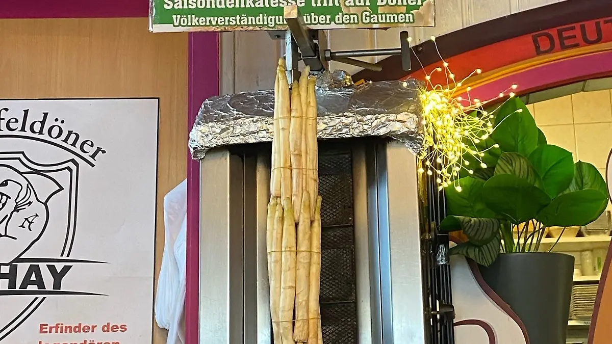 Spargel am Spieß! Zubereitet wird das Gemüse aber in der Pfanne